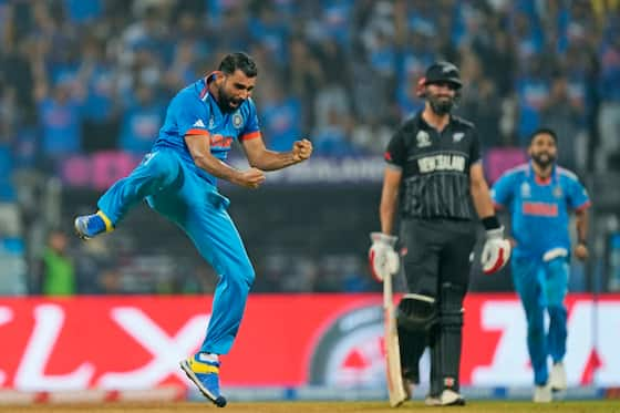 'Jalan Toh Puri Dikhti Hai'- Mohammed Shami Slams Ex-PAK Batter Over 'Ball Change' Claims